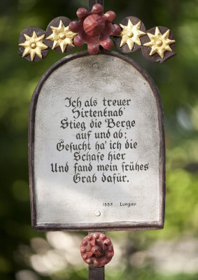 Diese Inschrift befand sich auf einem Friedhof im Salzburger Lungau und wurde 1887 angefertigt.