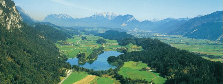 Der Museumsfriedhof befindet sich in der idyllisch gelegenen Ortschaft Kramsach in Tirol.