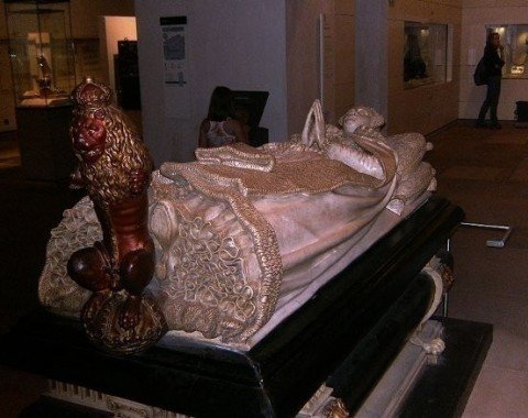 Die Grabplatte von Mary, Queen of Scots