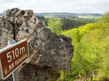 Eine der schönsten Wanderungen im Nationalpark Hunsrück-Hochwald führt auf den 510 Meter Hohenfels.