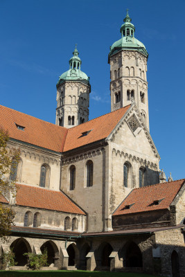Der Dom St. Peter und Paul zählt zu den bedeutendsten Kulturdenkmälern des europäischen Hochmittelalters.