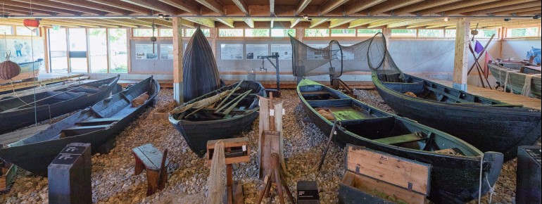 Auf der kleinen Insel Dänholm zwischen Stralsund und Rügen widmet sich das NAUTINEUM auf einem über zwei Hektar großen Freilichtgelände der Fischerei und Meeresforschung.