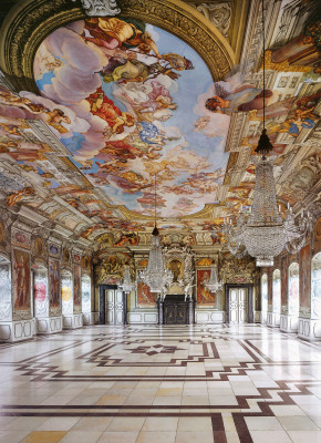 Der Kaisersaal ist aufgrund seiner beeindruckenden Deckenmalerei ein Highlight in der Neuen Residenz.