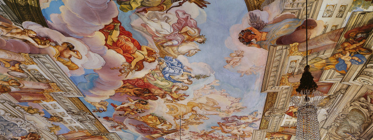 Der Kaisersaal ist aufgrund seiner beeindruckenden Deckenmalerei ein Highlight in der Neuen Residenz.
