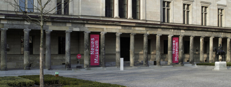 Im Neuen Museum findest du zwei Sammlungen.