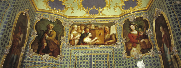 Im Vagantenkabinett siehst du Porträts von Vertretern des fahrenden Volkes - eine Rarität in deutschen Schlössern.