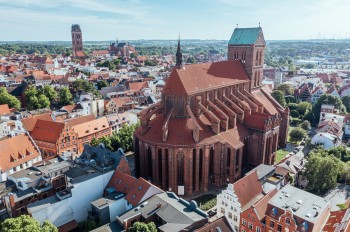 In der Altstadt von Wismar steht die St.Nikolaikirche, die das ganze Jahr über geöffnet ist.