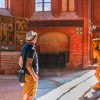 Im Inneren der Kirche kann man die unterschiedlichsten Ausstellungsstücke bestaunen.