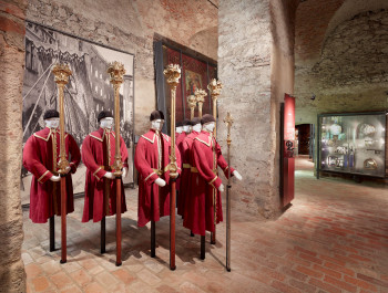 Die Geschichte von Zunft und Handwerk wird im historischen Kellergewölbe des Fürstenbaus beleuchtet.