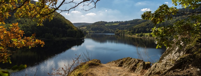 Der Obersee der Rurtalsperre in Nordrhein-Westfalen.
