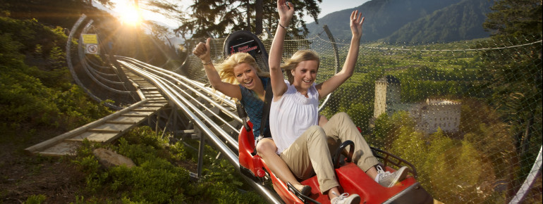 2,7 Kilometer Rodelspaß bietet der Osttirodler in Lienz.