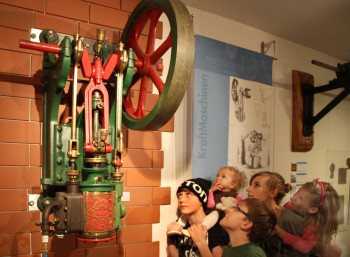 Dampfmaschine aus der Berliner Maschinenfabrik &quot;Otto Lilienthal&quot;