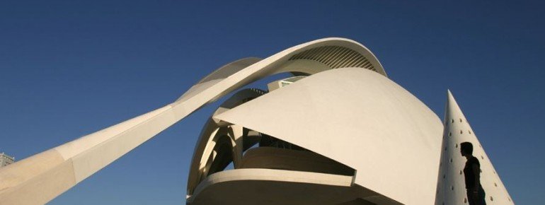 Der Palau hat insgesamt 14 Stockwerke, die mit Panoramaaufzügen verbunden sind.