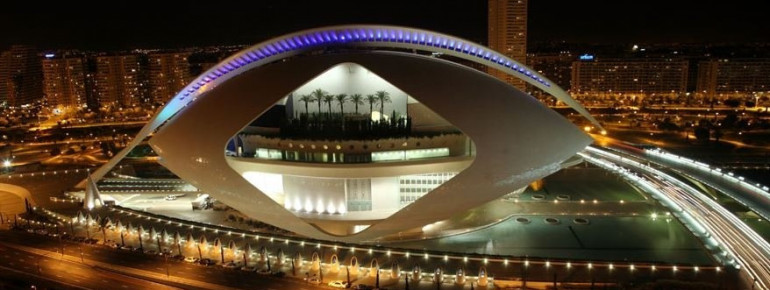 Die Oper Valencia wird von Liebhabern zu Recht mit dem Opernhaus in Sydney verglichen.