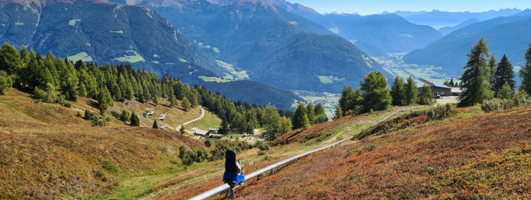 Während der Fahrt hat man einen Panoramablick bis ins Tal.