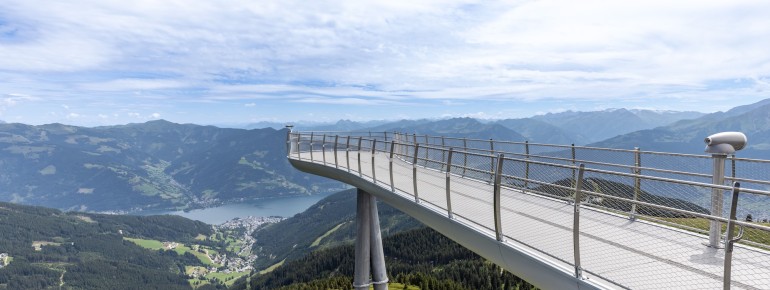 Das transparente Geländer der Panorama-Plattform Kaiserblick bietet einen wundervollen Ausblick.