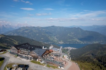 Von der Plattform "Kaiserblick" fällt der Blick direkt auf den Zeller See.