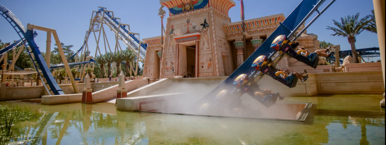 Mit Oziris tauchst du aus 40 Metern Höhe ins Wasser ab.