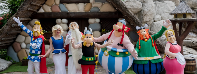 Im Park triffst du auf die Figuren aus Asterix und Obelix.