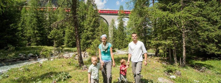 Der Bahnerlebnisweg Albula entlang des UNESCO Welterbe RhB