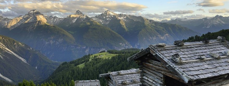 Genieße die einmalige Aussicht von der Wiesner Alp