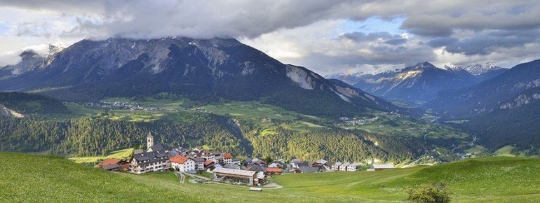 Erkunde die intakten Dörfer im Albulatal