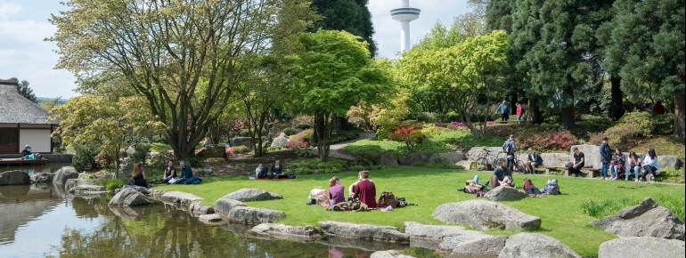 Genieße die Ruhe und Natur in Planten un Blomen mitten in Hamburg.