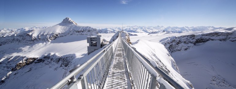 Blick auf den View Point am Scex Rouge Gipfel sowie den Peak Walk.