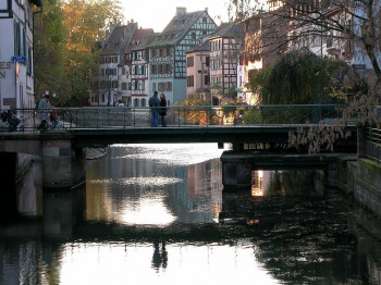 Die romantischen Brücken in Kleinfrankreich