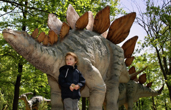 Lebensgroße Modelle im Dinopark