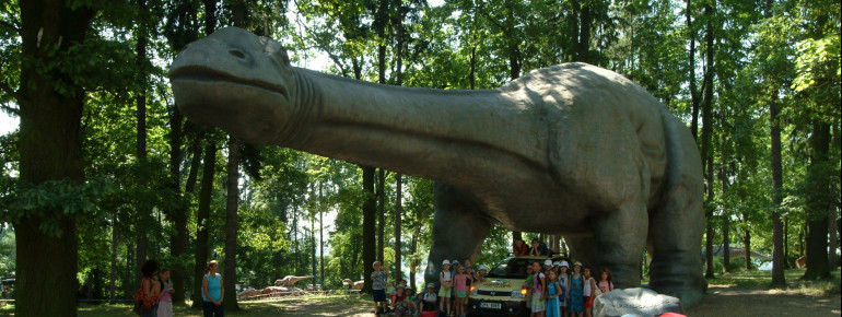 Beeindruckende, lebensgroße Dinosaurier im Dinopark