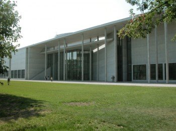Nordeingang der Pinakothek der Moderne