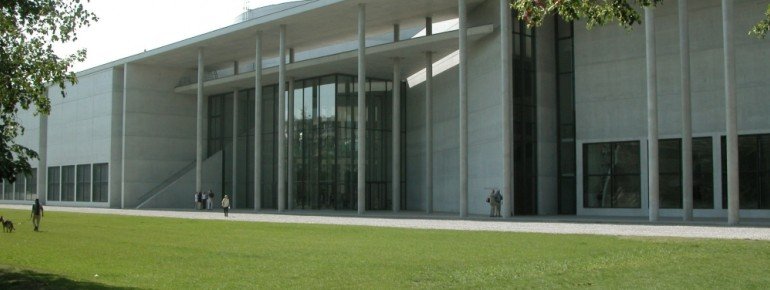 Nordeingang der Pinakothek der Moderne