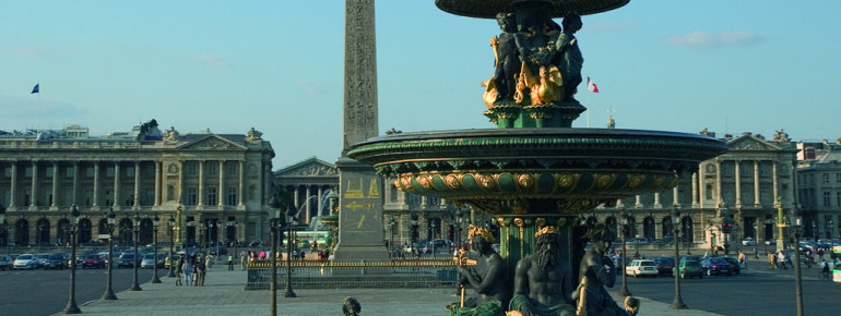 Der Place de la Concorde ist ein beliebter Treffpunkt für Pariser und Touristen.