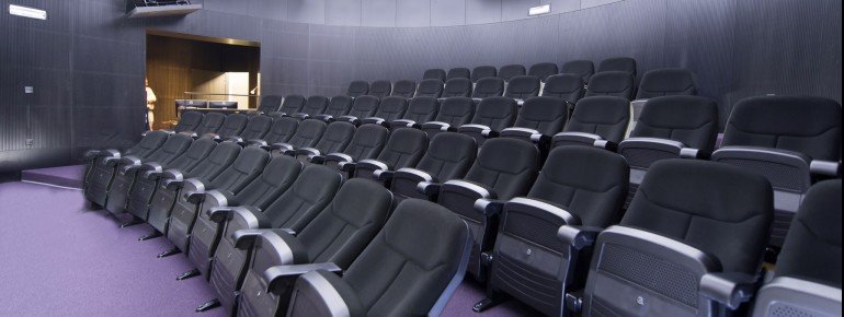 Zu den Vorführungen gehört auch ein Film.