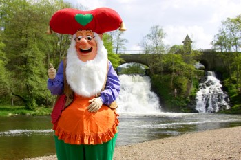 Plopsaland Ardennes vereint Freizeitpark-Action mit der Naturkulisse der Coo-Wasserfälle.