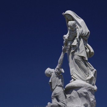 Die Statue Notre-Dame des Naufragés