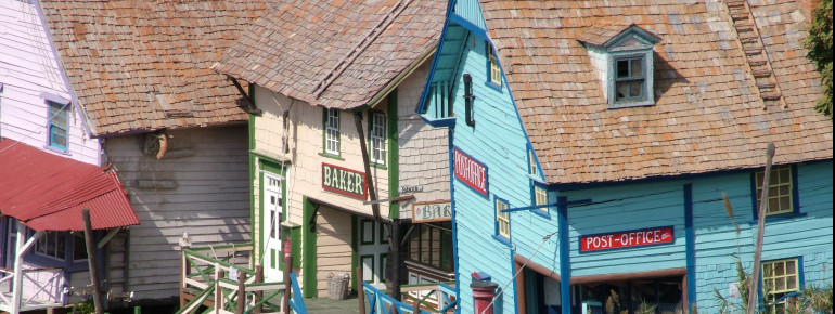 Bäckerei, Post und vieles mehr - das fiktionale Dorf besteht aus insgesamt 19 Holzbauten.