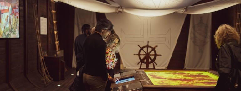 Die Ausstellung lässt dich die Rückschläge, Eroberungen und Kriege erleben, die Porto geprägt haben.