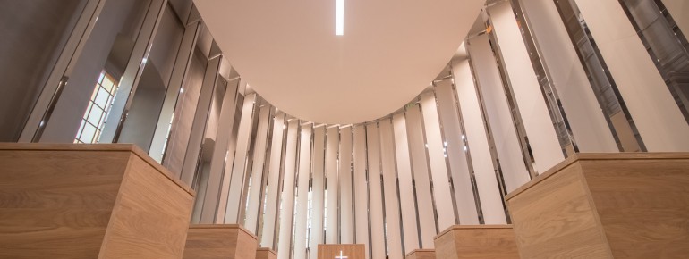 Die Porzellankirche wurde aus Tausenden von Porzellanfragmenten geschaffen.