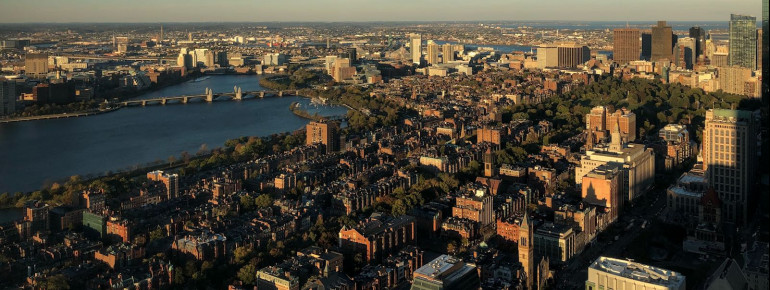 Von der Aussichtsplattform im 50. Stock hast du einen einzigartigen Ausblick auf ganz Boston.