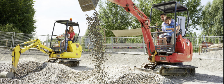 Auf der Brio Baustelle werden die Kinder zum Bauarbeiter.