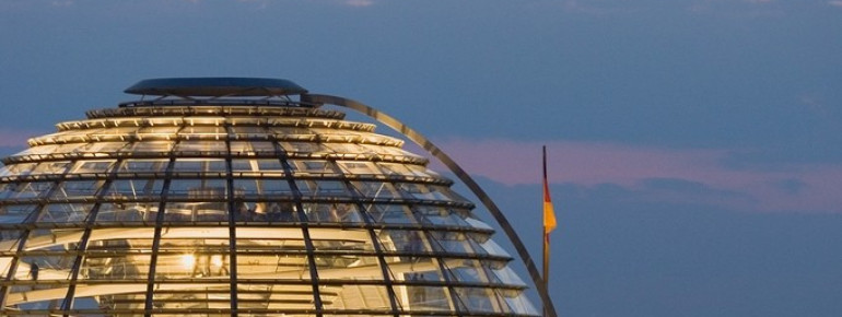Die Kuppel ist auch abends einen Besuch wert