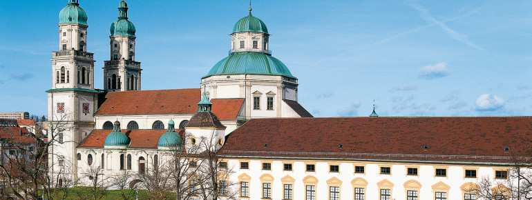 Die Residenz wurde ab 1651 als erste monumentale Klosteranlage in Deutschland nach dem 30 jährigen Krieg errichtet.