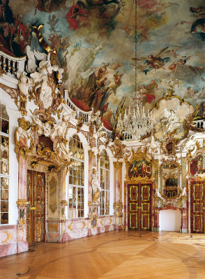 Der Festsaal der Residenz Kempten spiegelt die Macht des Fürstabts wieder.