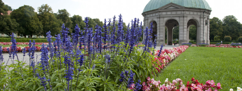 Das 1615 von Heinrich Schön errichtete Pavillon ist das Zentrum des Hofgartens.