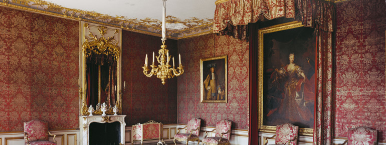 Die Einrichtung ist im Stil des Rokoko gehalten.