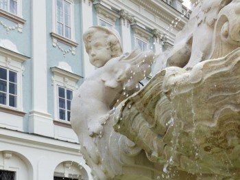 Der Wittelsbacher-Brunnen symbolisiert die Stadt Passau in Bayern.