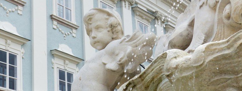 Der Wittelsbacher-Brunnen symbolisiert die Stadt Passau in Bayern.