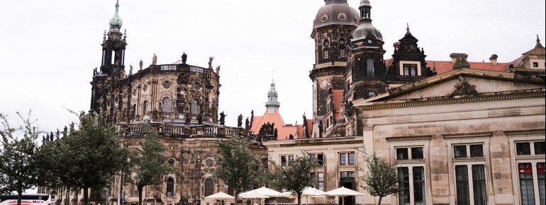 Hinter dem Schloss erstreckt sich der Schlossgarten, der einst als königlicher Garten angelegt wurde.